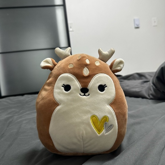 8” Dawn the Fawn with Hearts Squishmalllow - Picture 2 of 3